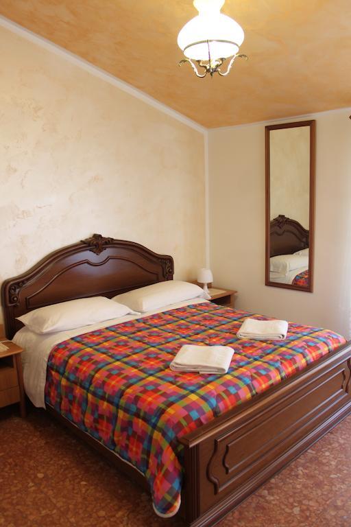 Santa Toscana Guest House Verona Zimmer foto